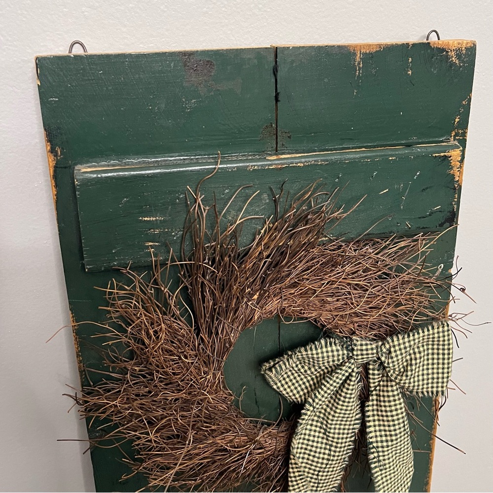 VTG Handmade Wood Dark Green Shutter Cottagecore Style Wall Decor W/ Wreath 24” - Picture 2 of 9